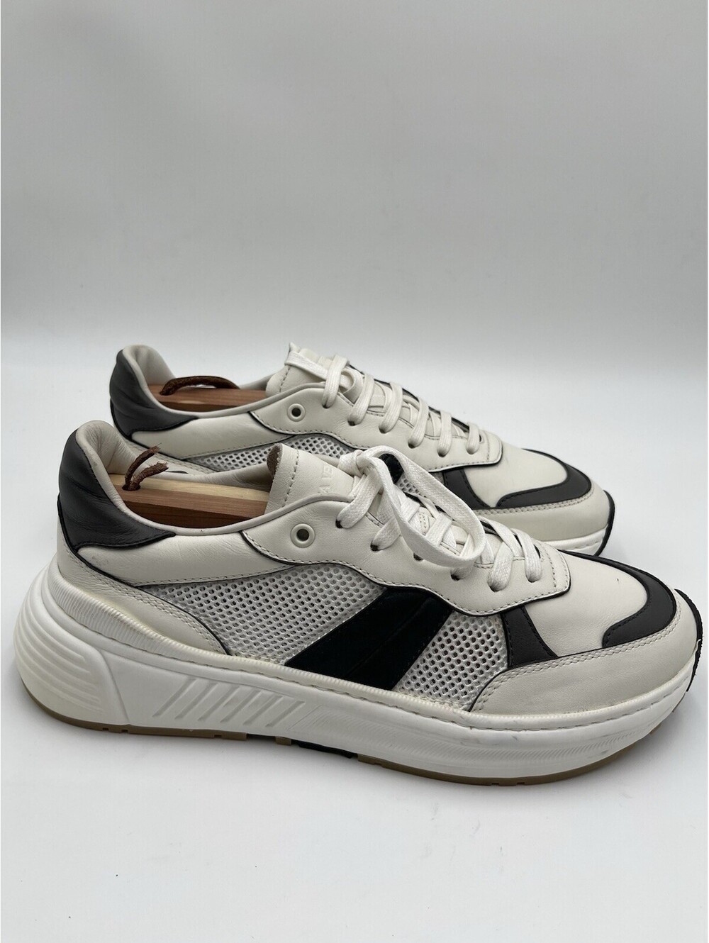 Mens Bottega Veneta Speedster leather sneakers in white / black / Gray Size 42